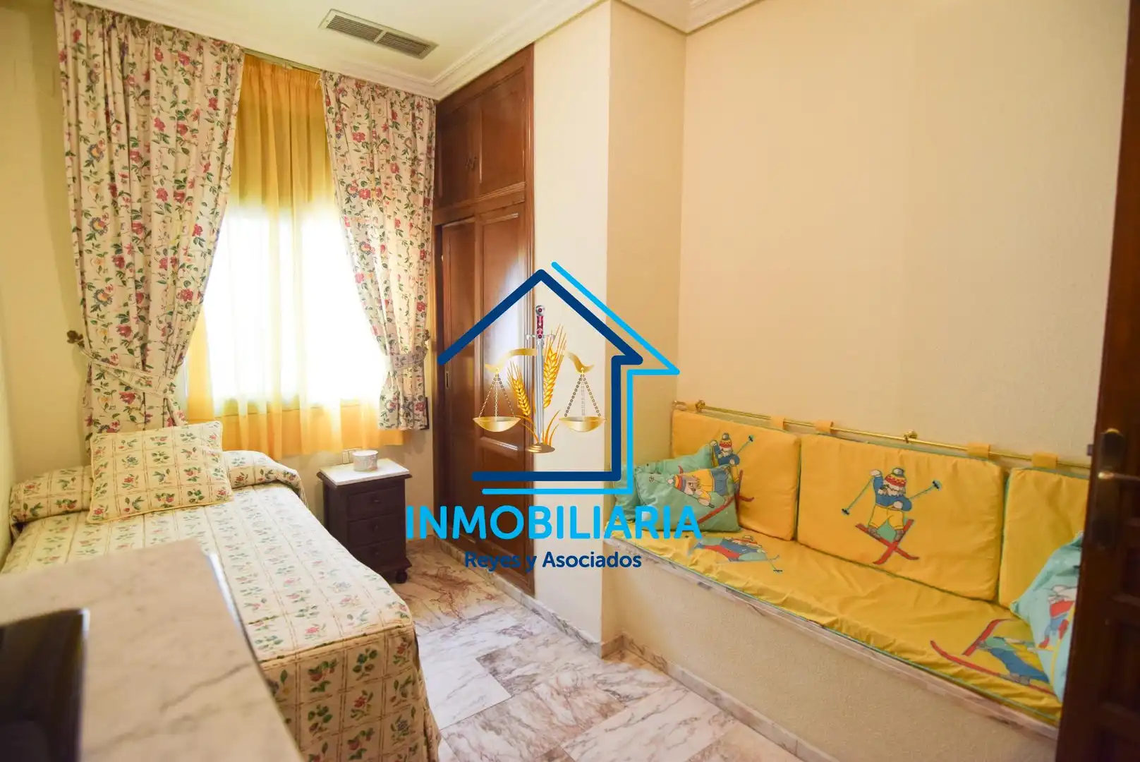Dormitori de Casa o xalet en venda en Córdoba amb Aire condicionat