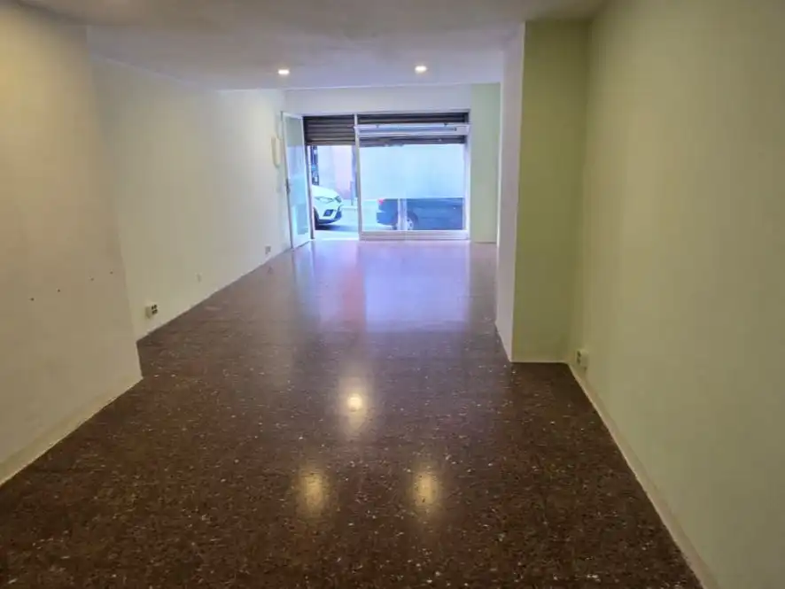 Geschaftsraum zur Miete in Carrer de Llorens i Barba, 13, El Baix Guinardó
