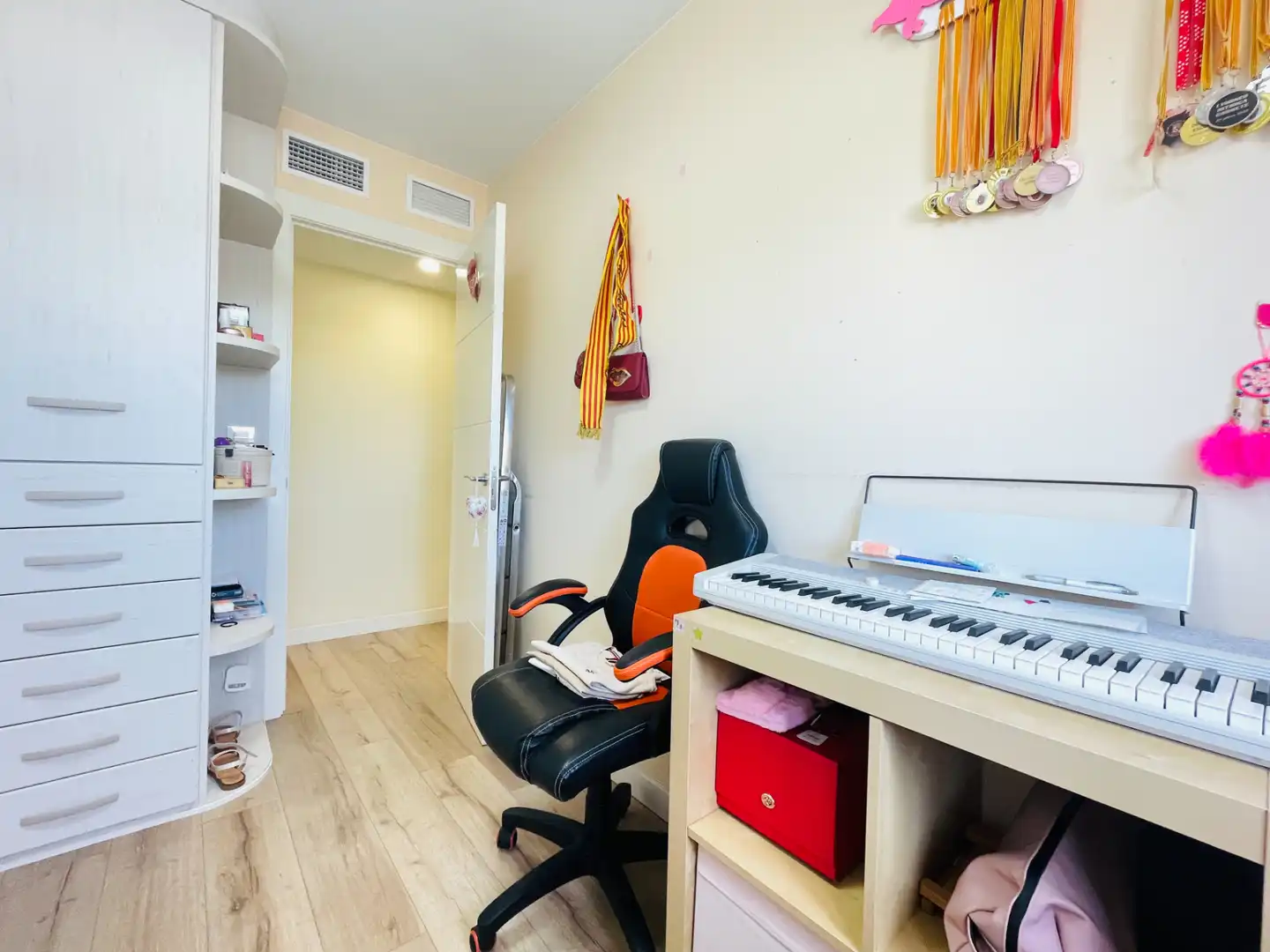 Flat for sale in Cadrete  with Air Conditioner, Heating and Private garden