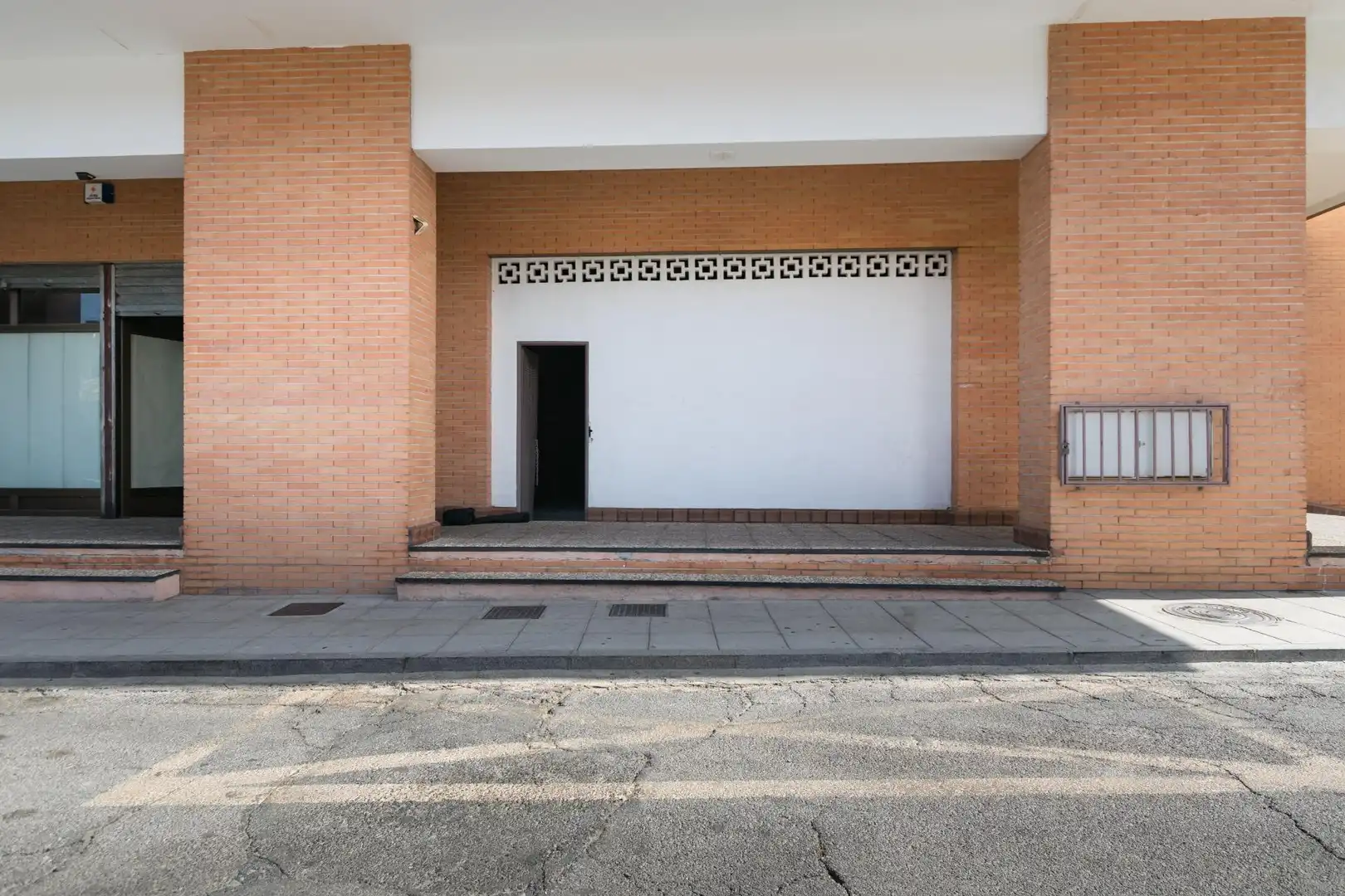 Local comercial en venta en Cenes de la Vega, imagen 3