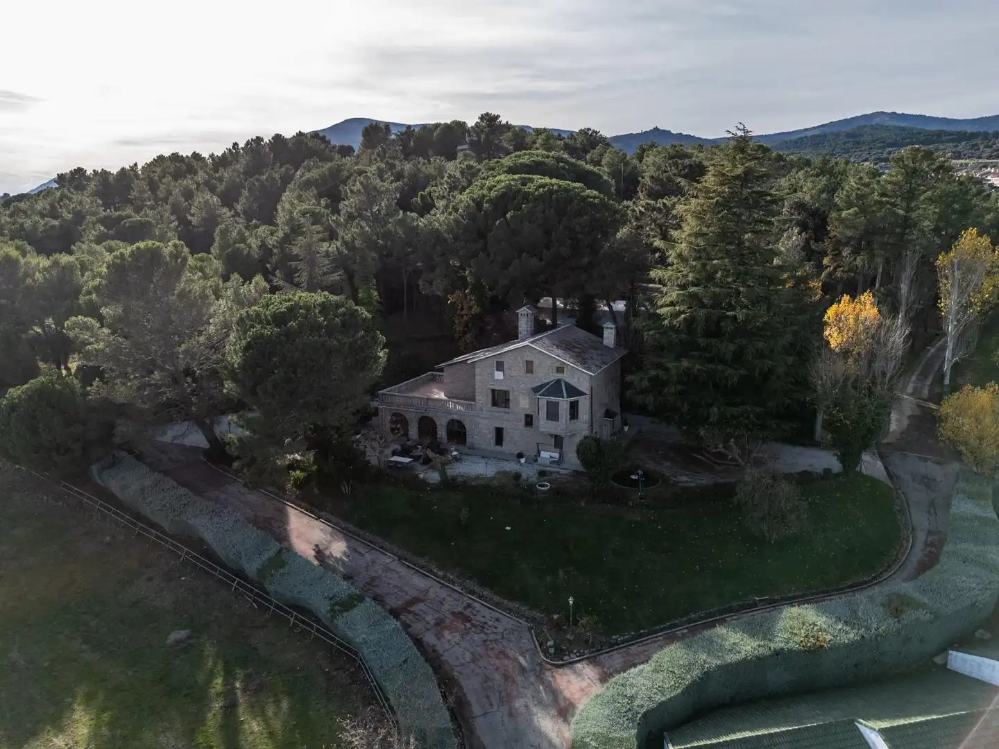 Vista exterior de Finca rústica en venda en Guadarrama amb Aire condicionat, Calefacció i Jardí privat