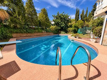 Chalet con piscina en venta en Avinguda 317