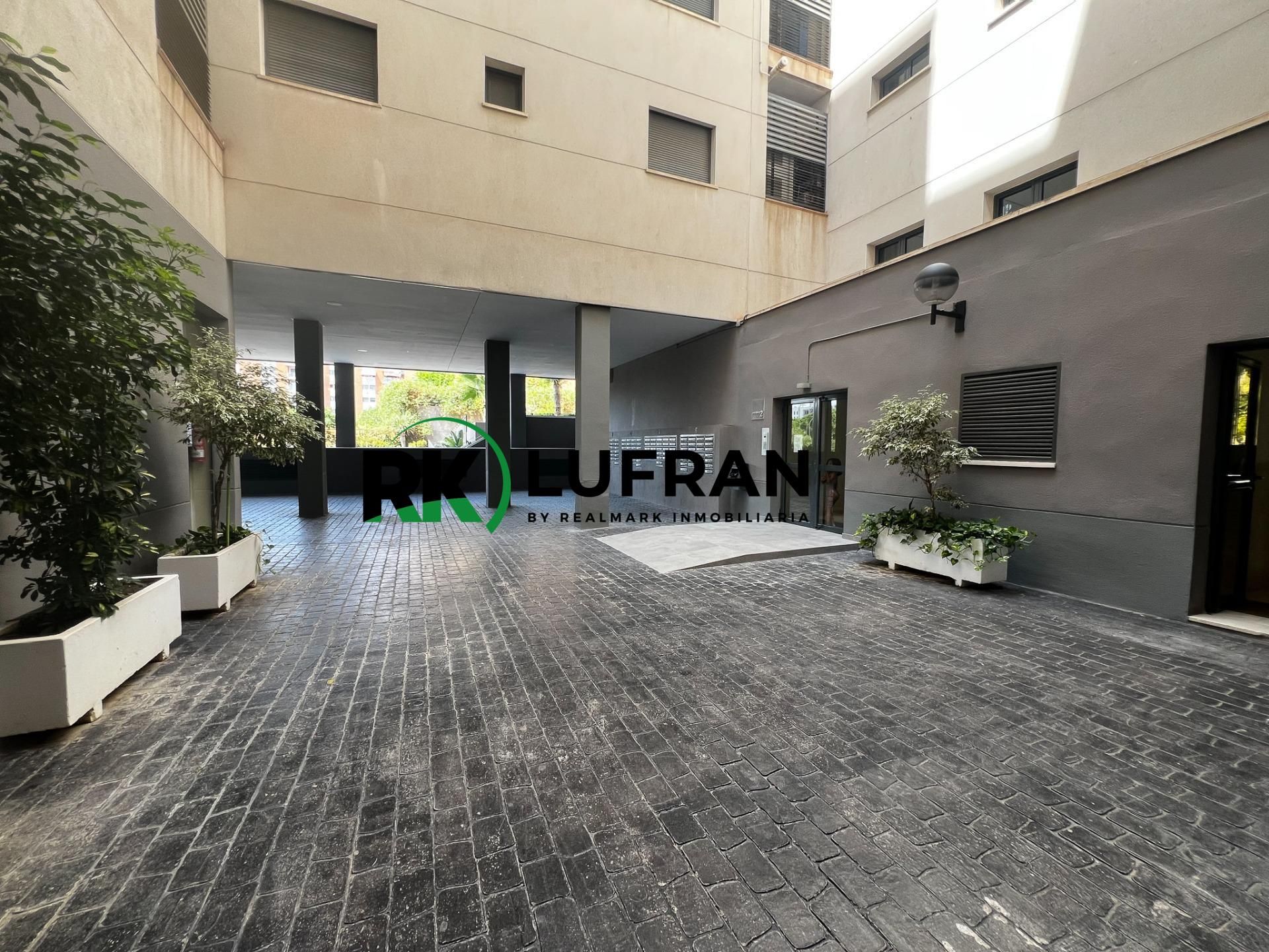 Vista exterior de Piso en venta en Alicante / Alacant con Aire acondicionado, Jardín privado y Terraza