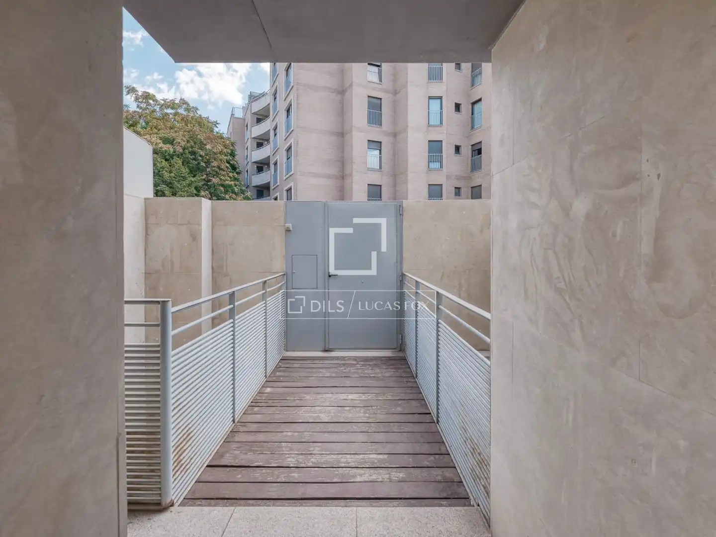 Terrassa de Casa o xalet en venda en Madrid amb Aire condicionat, Calefacció i Jardí privat