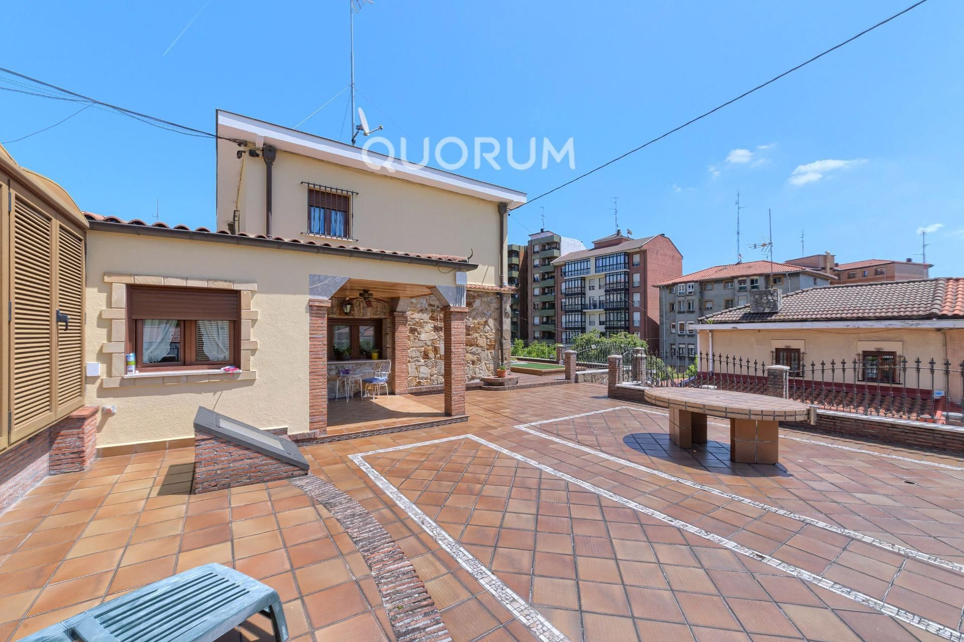 Exterior view of Single-family semi-detached for sale in Basauri   with Air Conditioner, Heating and Private garden