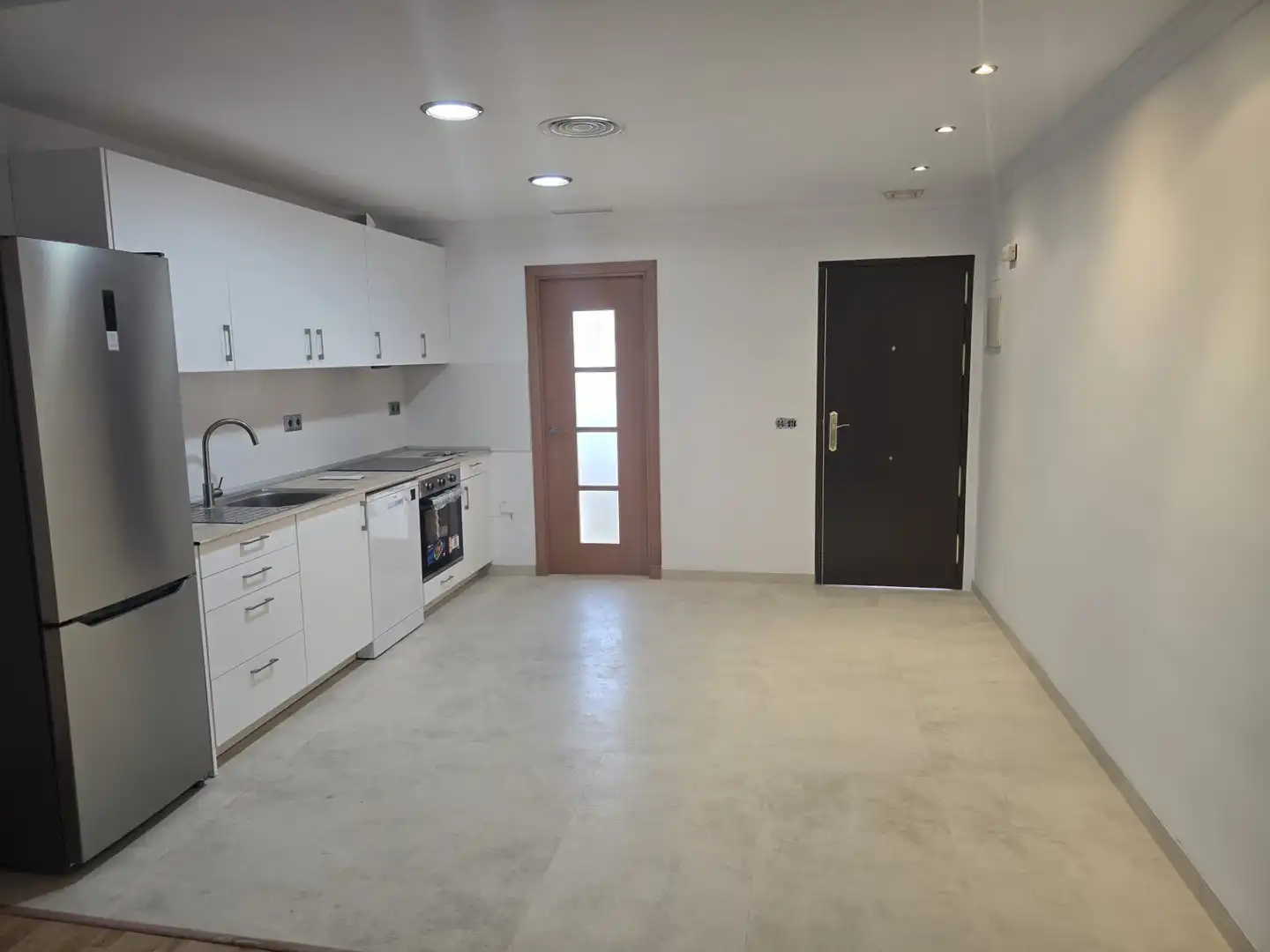 Cocina de Apartamento de alquiler en Marbella con Aire acondicionado, Calefacción y Parquet