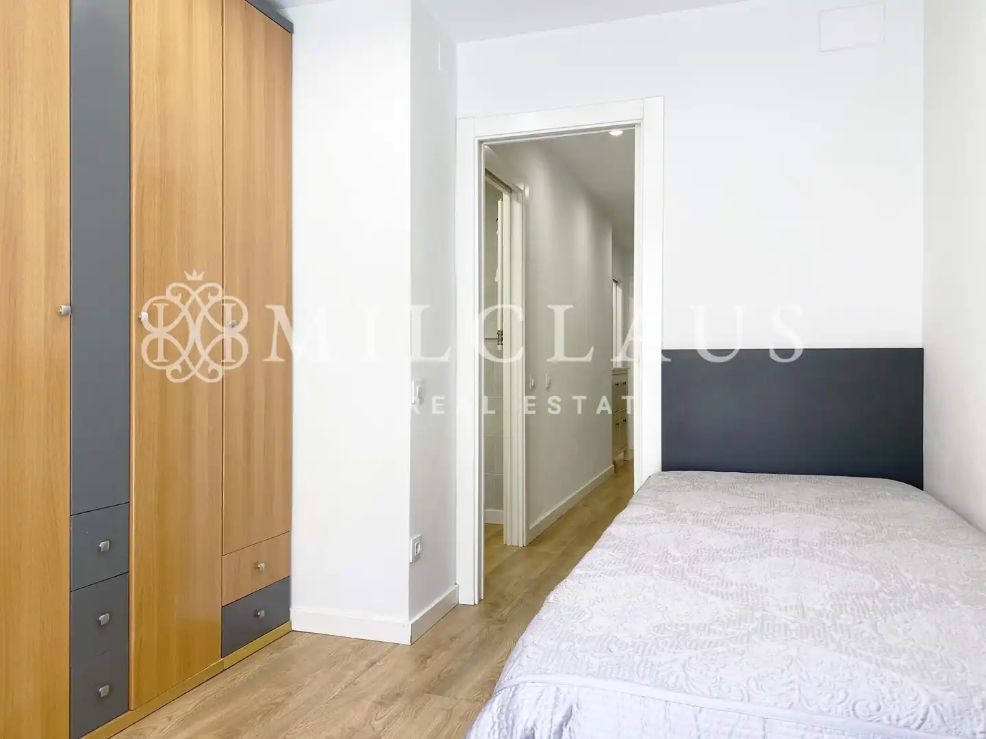Schlafzimmer von Einfamilien-Reihenhaus zum Verkauf in L'Hospitalet de Llobregat mit Klimaanlage, Heizung und Parkett