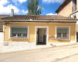 Vista exterior de Casa o xalet en venda en Borja amb Jardí privat, Piscina i Moblat