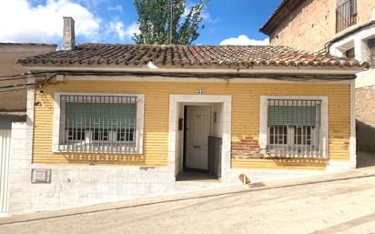 Vista exterior de Casa o xalet en venda en Borja amb Jardí privat, Piscina i Moblat