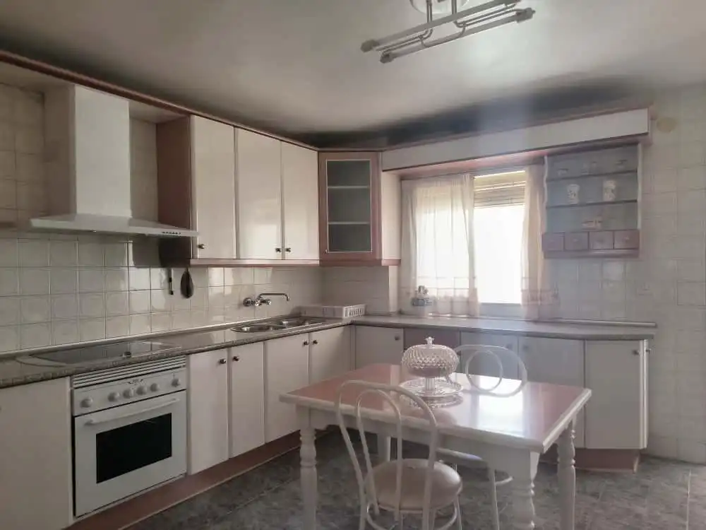 Küche von Wohnung zum Verkauf in Mengíbar mit Klimaanlage, Terrasse und Möbliert