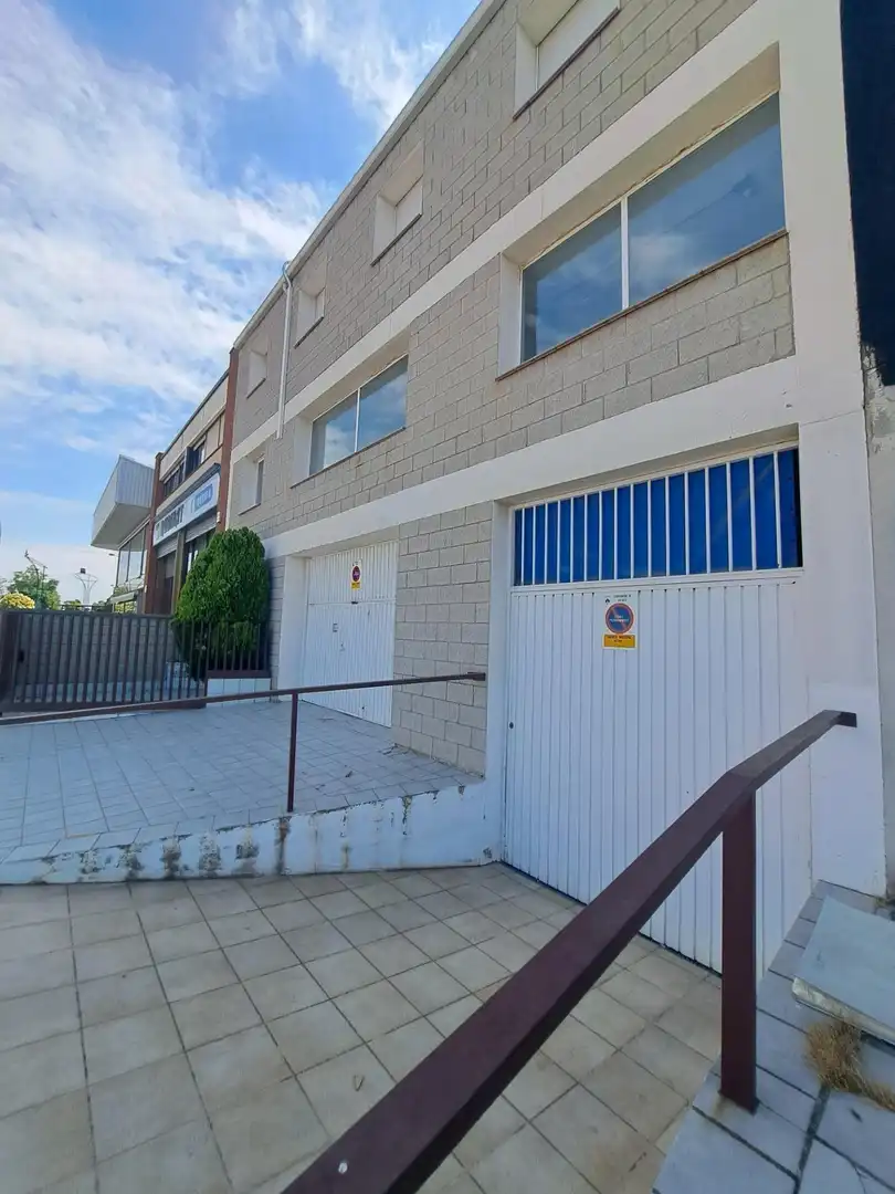 Vista exterior de Casa o xalet en venda en Golmés amb Terrassa i Moblat