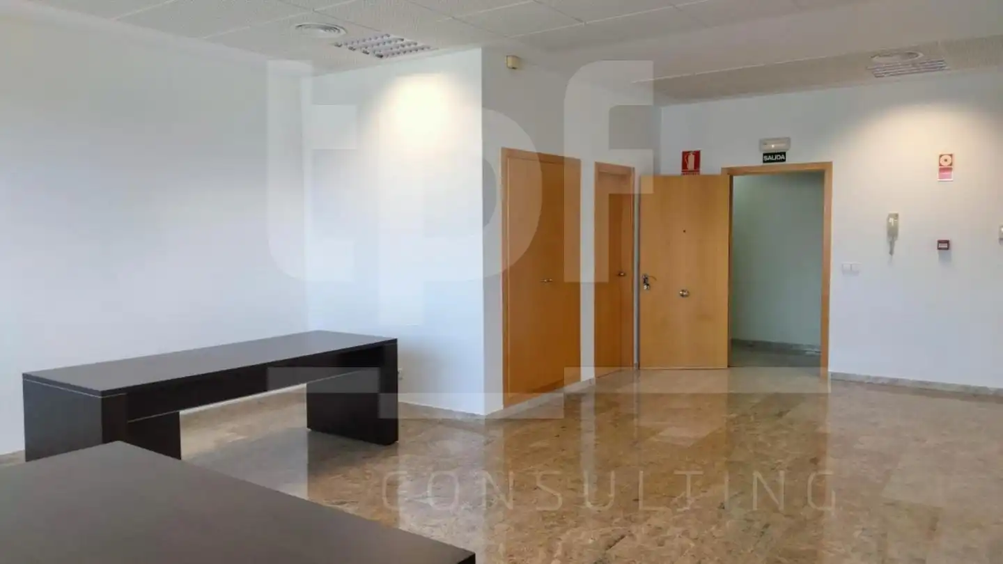 Oficina amb ascensor de lloguer a De Narcís Monturiol, imagen 3