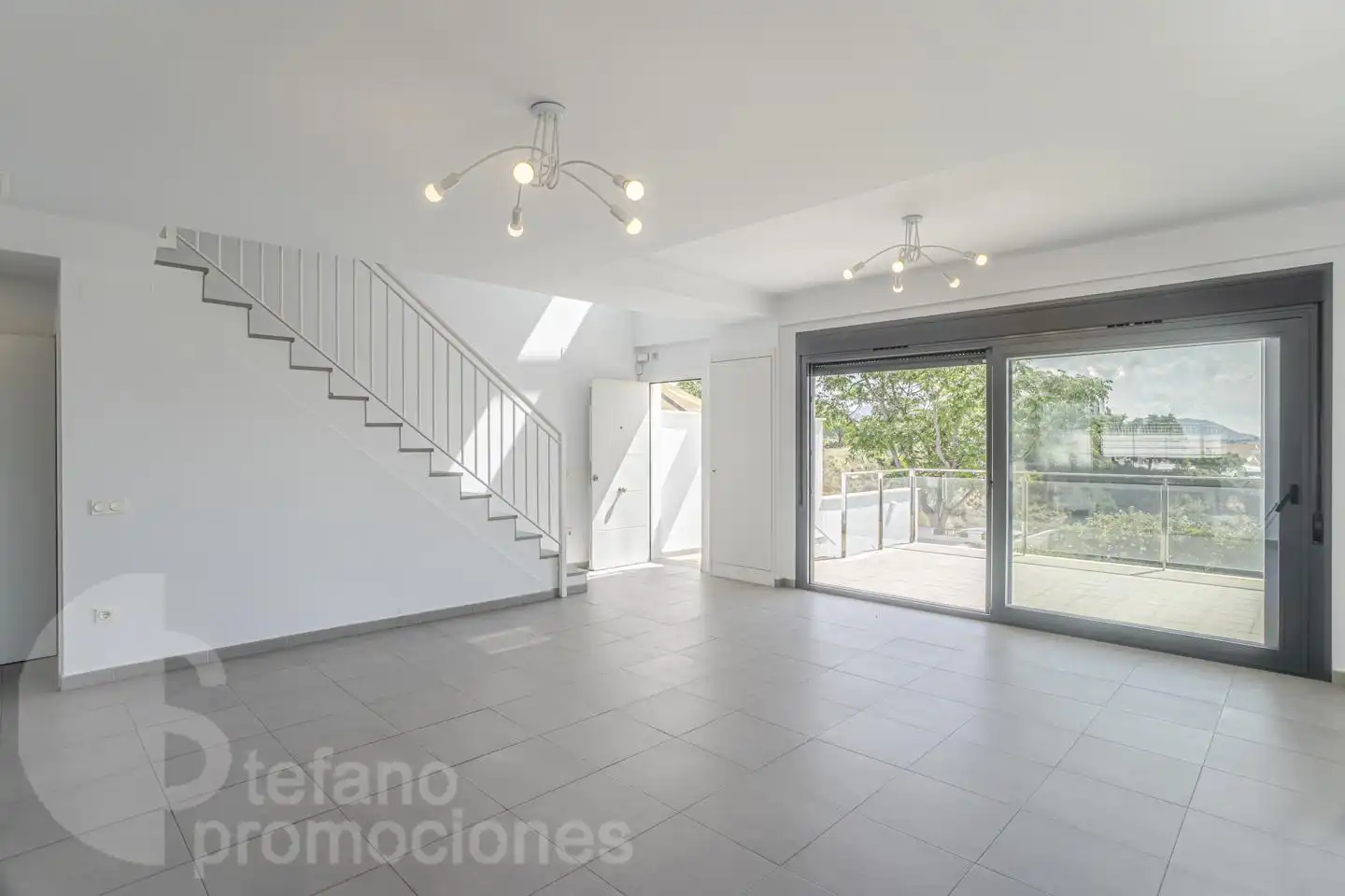 Sala de estar de Casa adosada en venta en Málaga con Aire acondicionado, Calefacción y Jardín privado