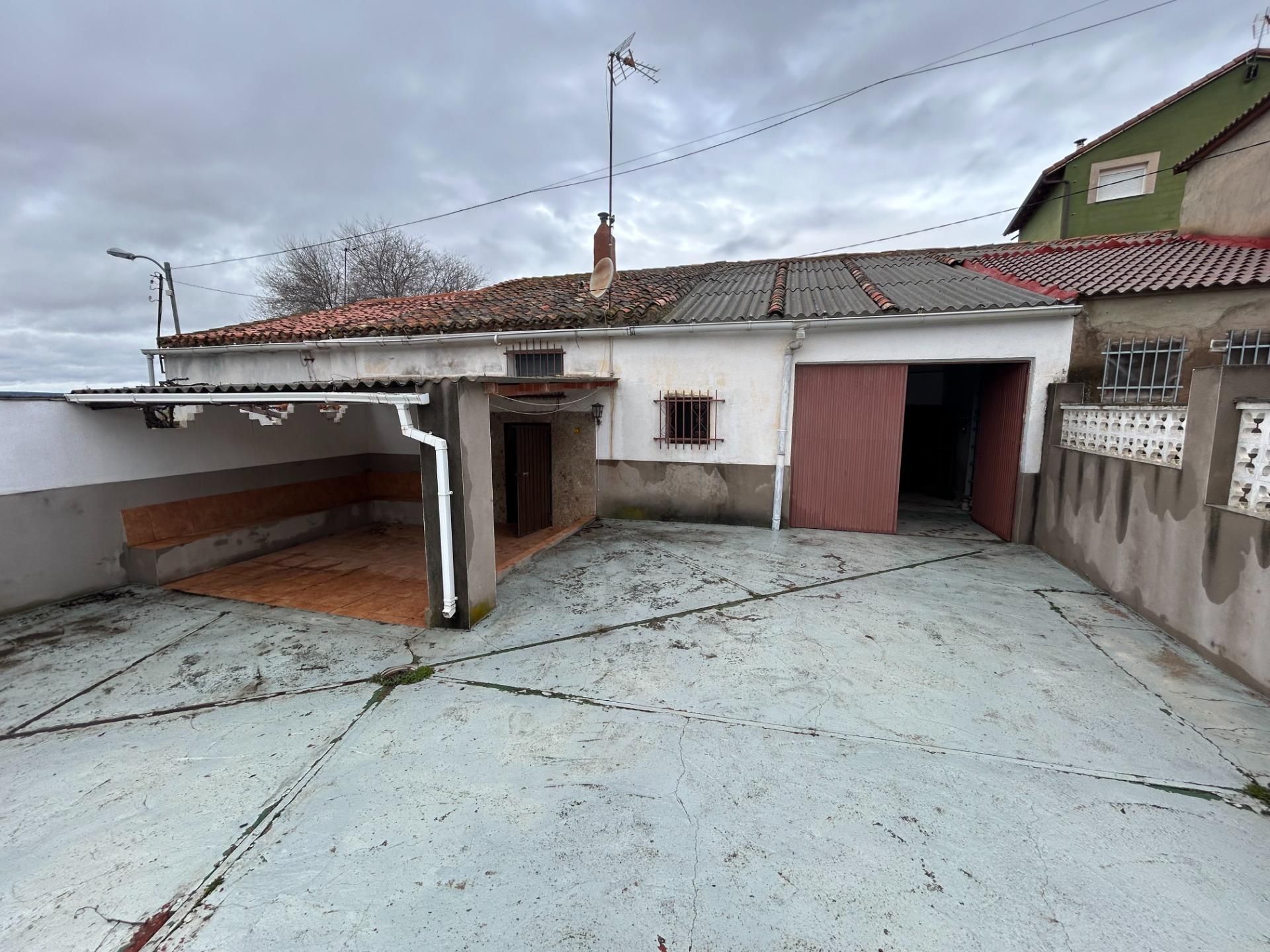 Exterior view of House or chalet for sale in Molina de Aragón  with Heating, Terrace and Storage room