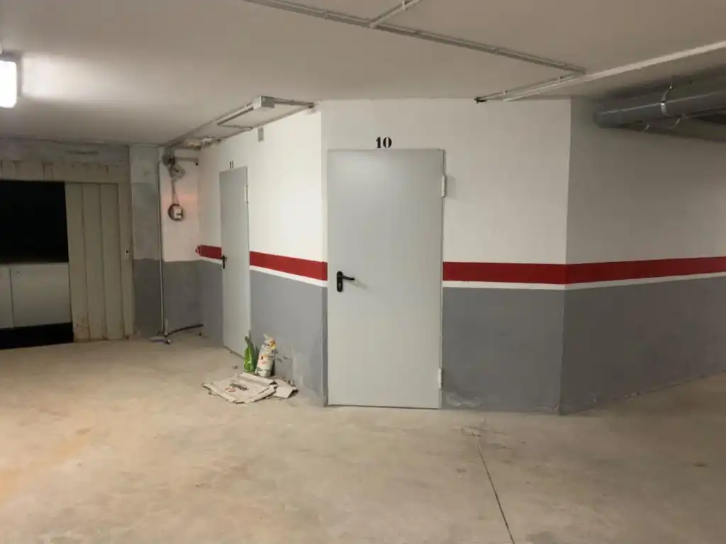 Garage zum Verkauf in Alp