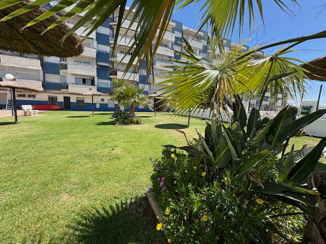Vista exterior de Apartament en venda en Algeciras amb Aire condicionat, Jardí privat i Terrassa