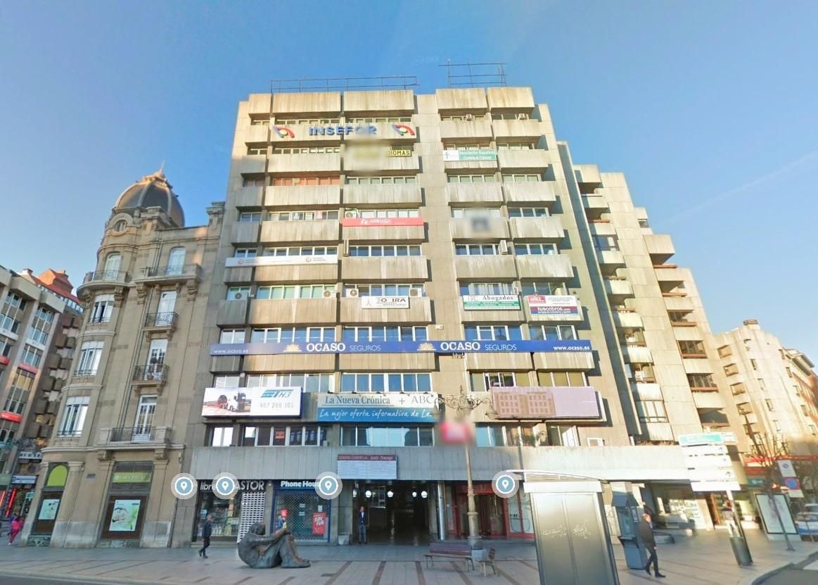 Vista exterior de Oficina en venda en León Capital  amb Aire condicionat i Calefacció