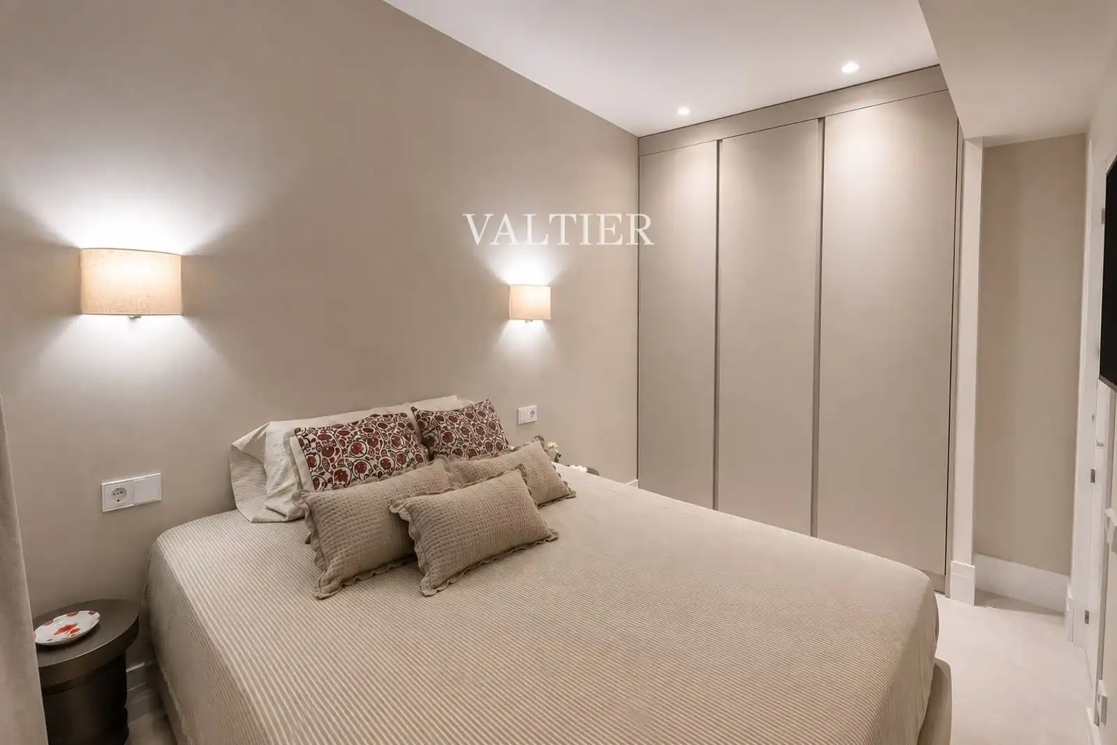 Bedroom of Flat for rent in Madrid  with Air Conditioner and Furnished