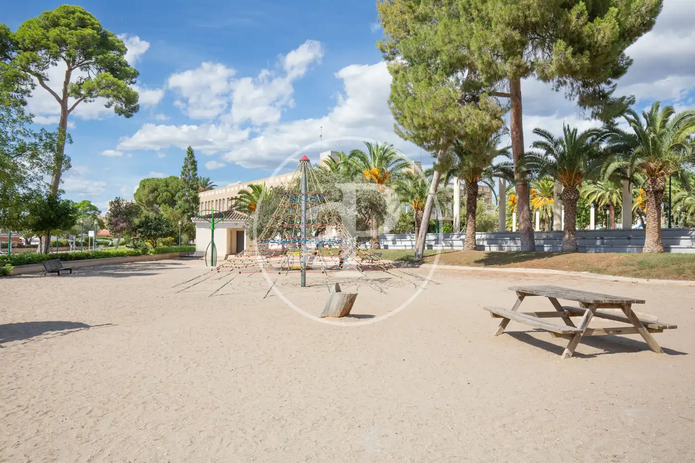 Vista exterior de Casa o xalet en venda en L'Eliana amb Aire condicionat, Calefacció i Jardí privat