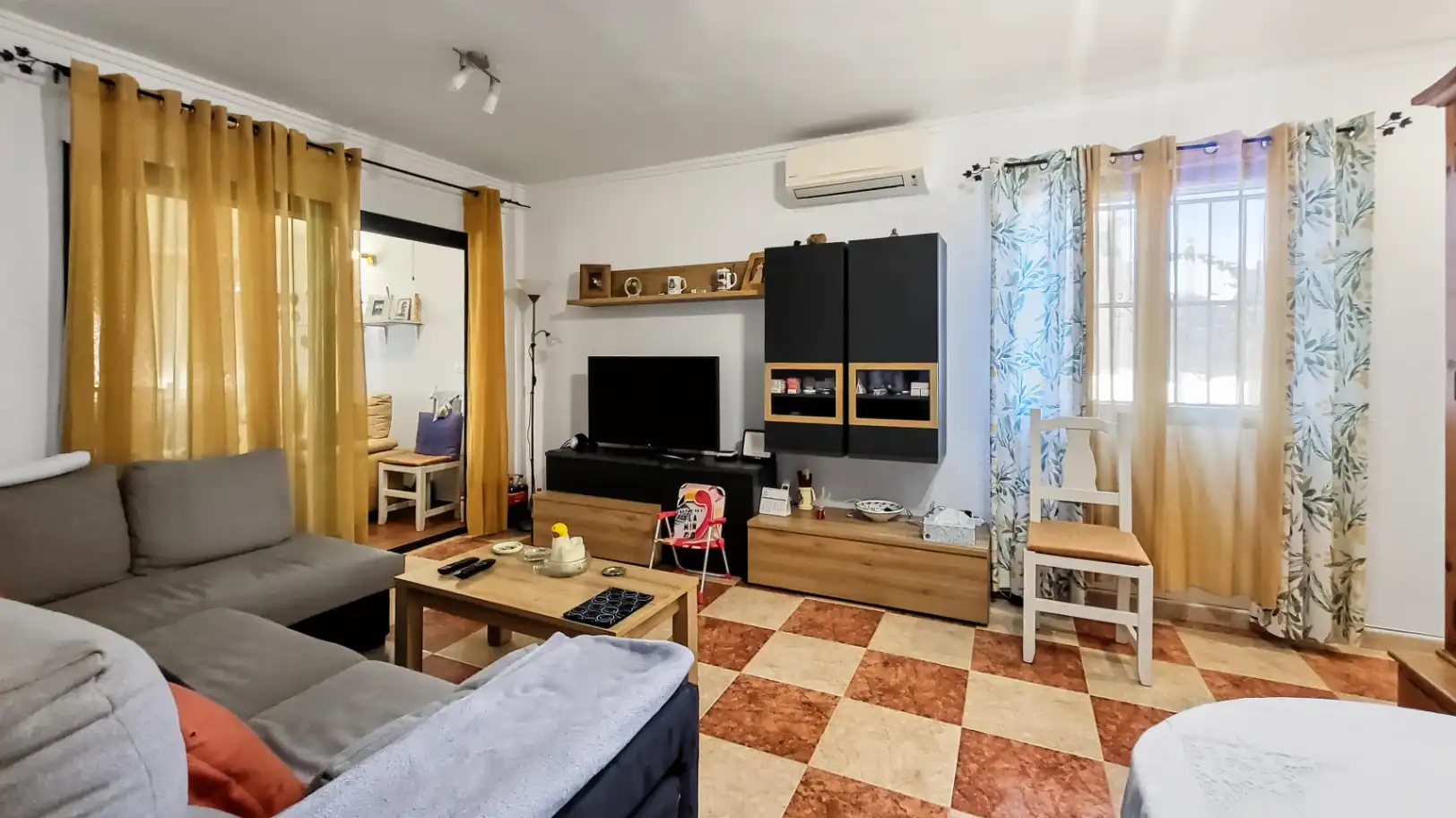 Apartment with pool for sale in Las Marinas / Les Marines