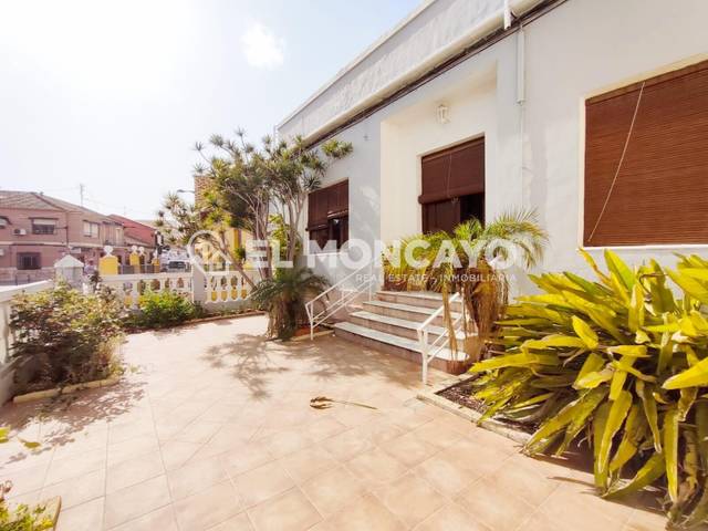 Casa-chalet en Venta en Calle MAYOR en Daya Nueva