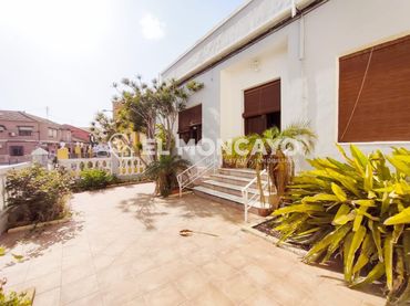 Casa amb piscina en venda a Calle MAYOR