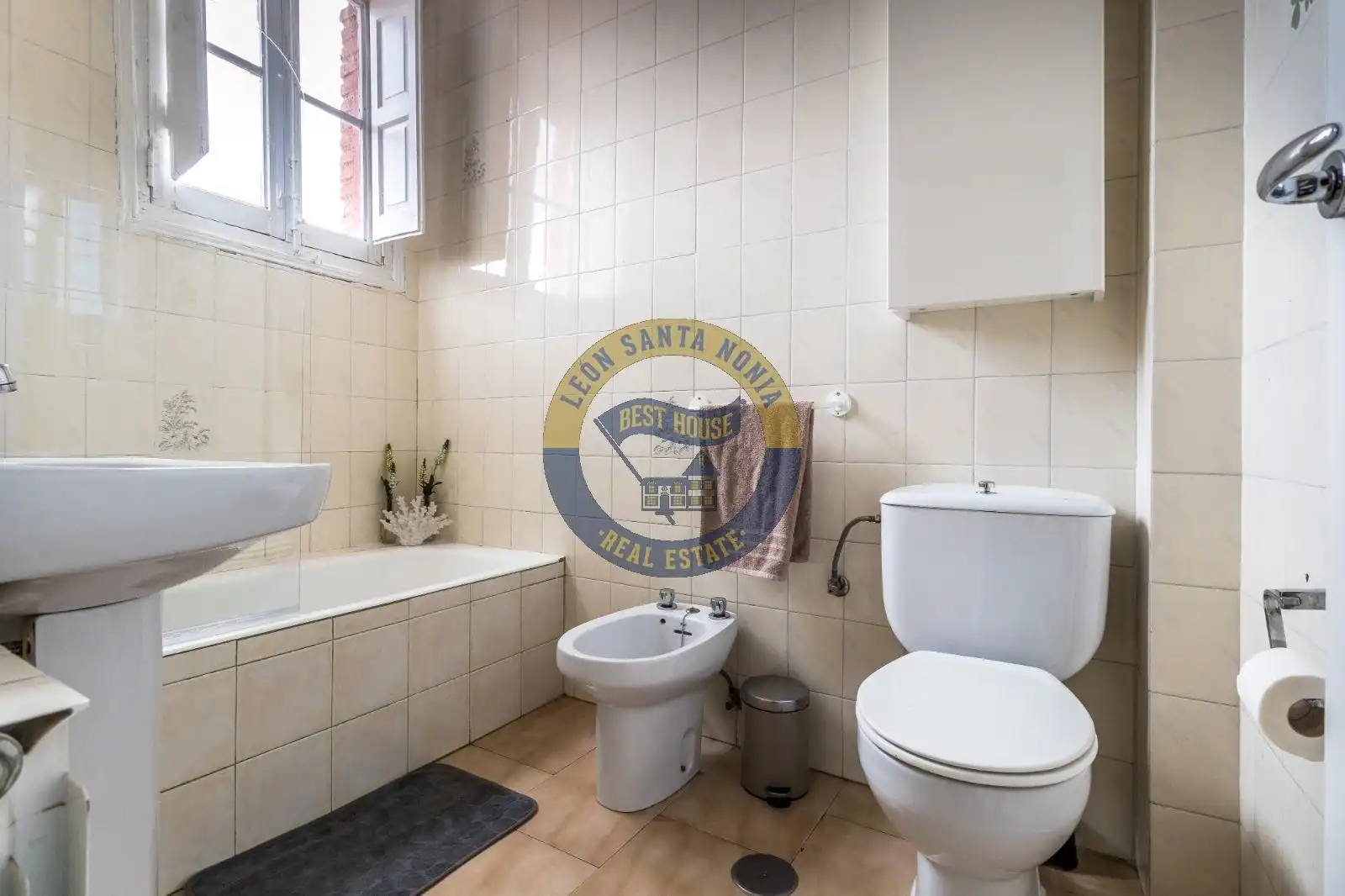Baño de Piso en venta en León Capital  con Calefacción y Balcón