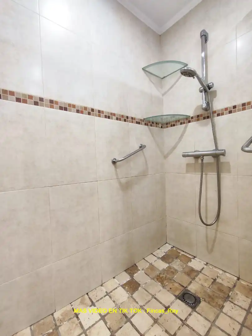 Baño de Piso en venta en Caldes de Montbui con Aire acondicionado, Calefacción y Horno