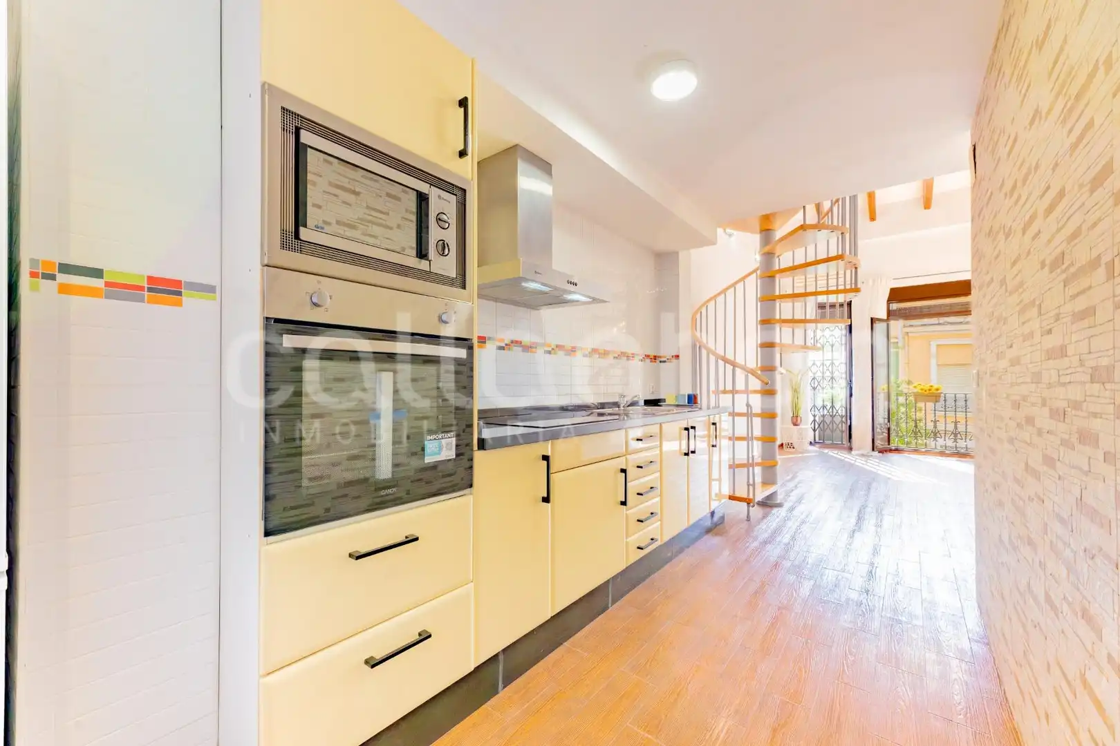 Küche von Loft zum Verkauf in Valencia mit Klimaanlage und Balkon