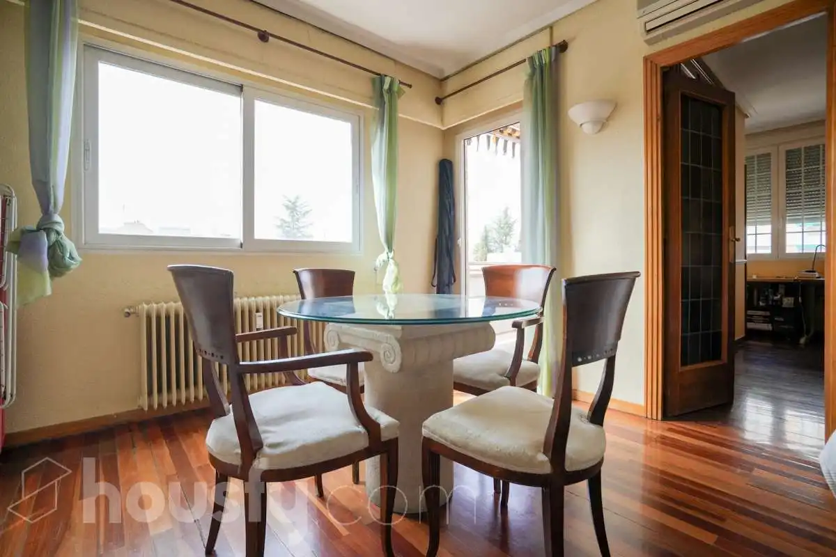 Flat for sale in Calle Santiago Rusiñol, Ciudad Universitaria
