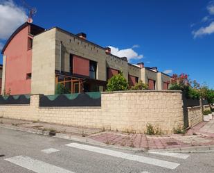 Vista exterior de Casa o xalet en venda en Burgos Capital amb Terrassa