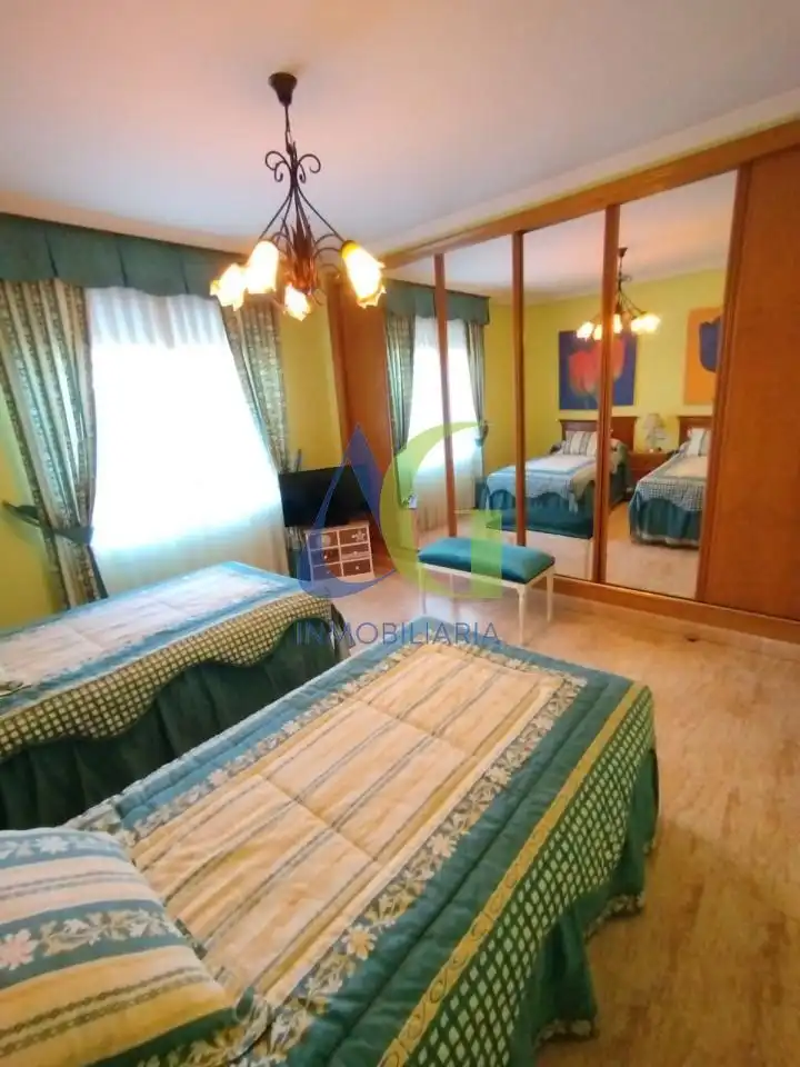 Bedroom of Houses for sale in Villaquilambre  with Heating and Private garden