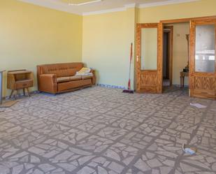 Sala d'estar de Pis en venda en Tarazona de la Mancha amb Balcó