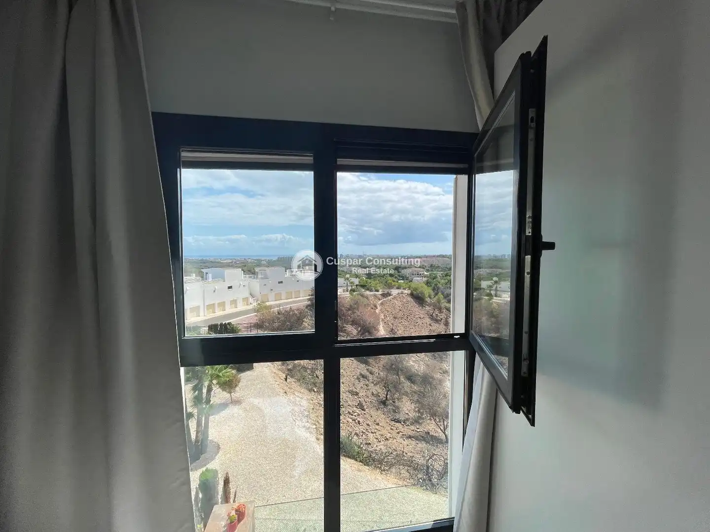 Vista exterior de Àtic en venda en Orihuela amb Aire condicionat, Calefacció i Terrassa