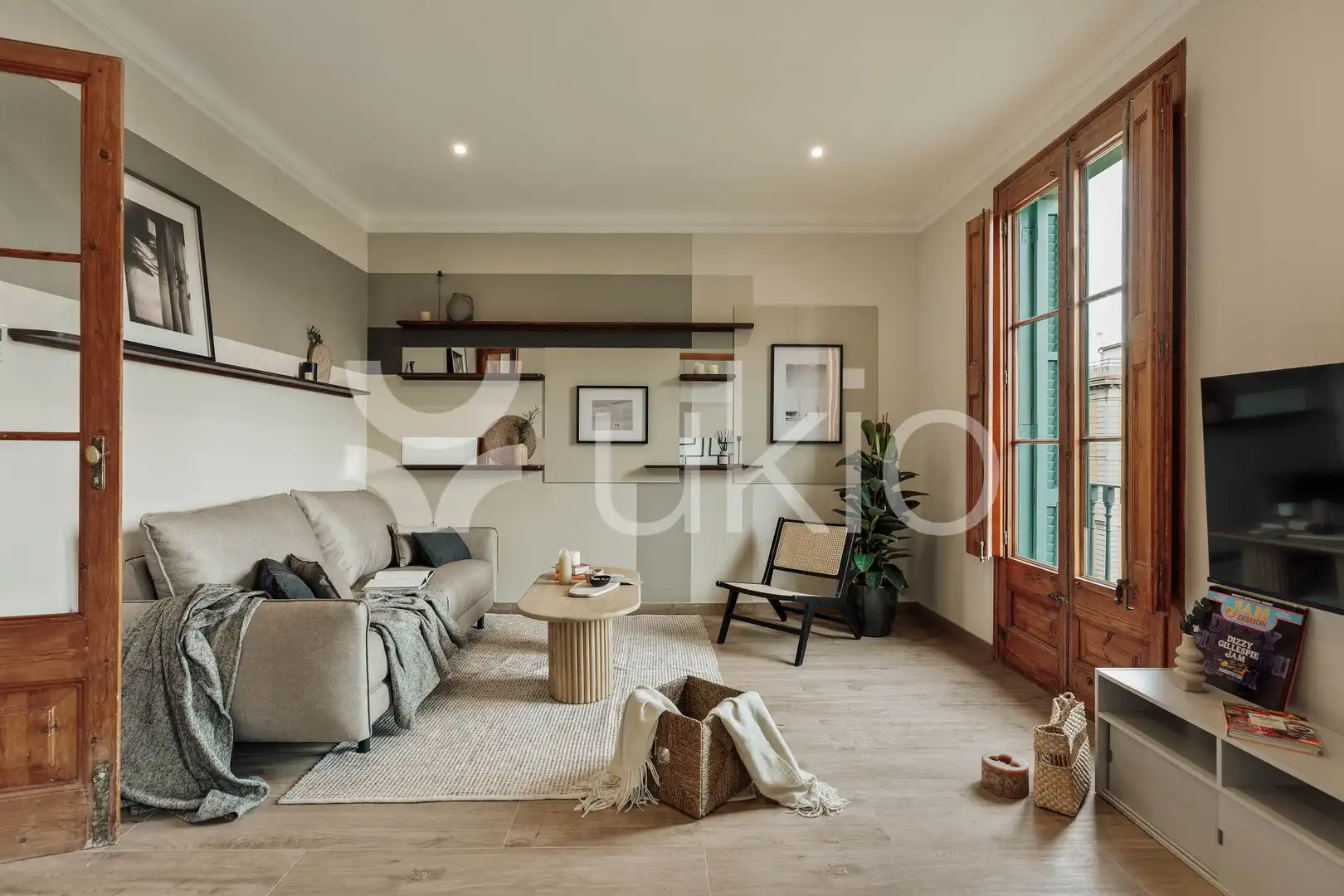 Apartamento con terraza en alquiler en Carrer de Pau Claris, imagen 2