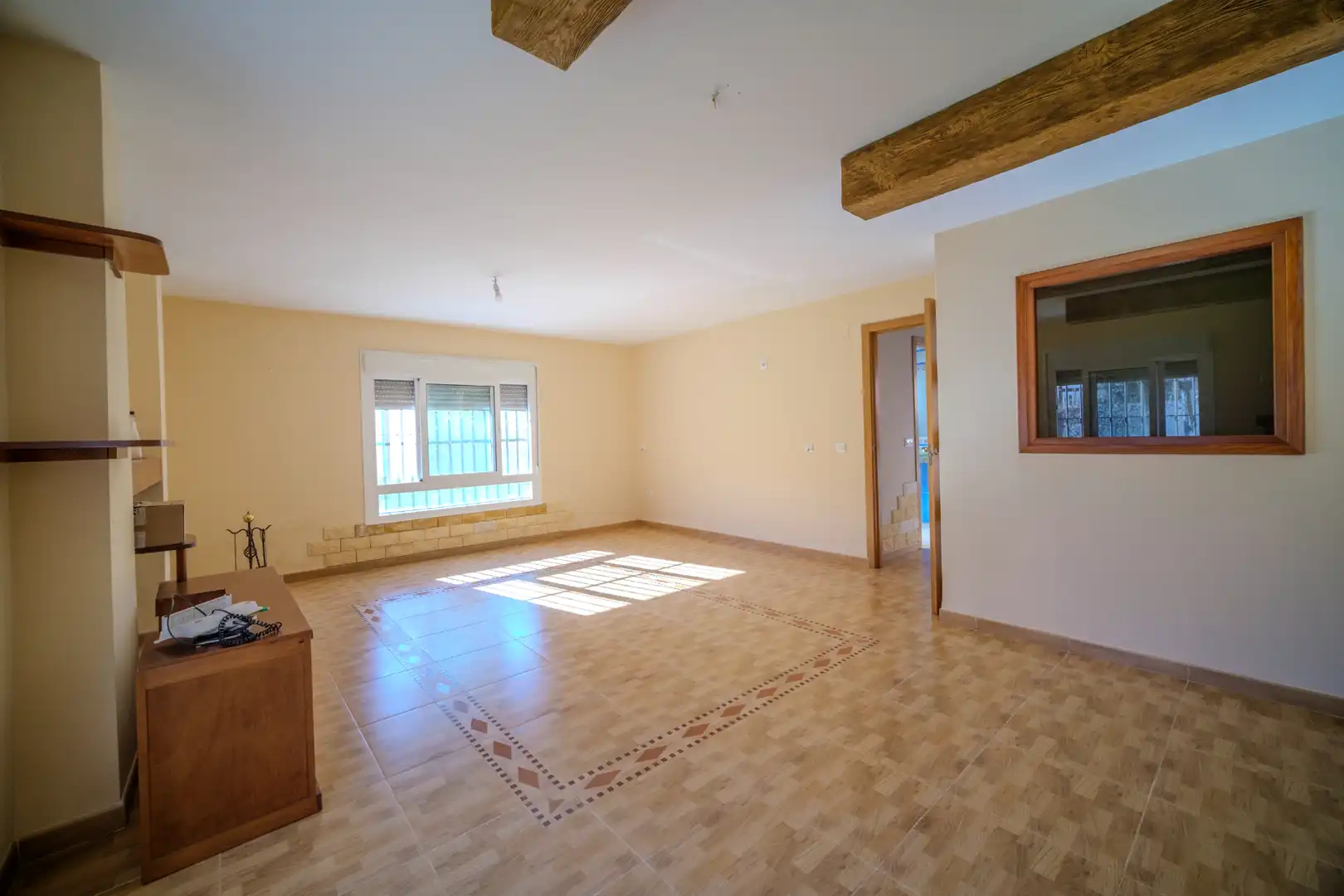 Sala d'estar de Casa o xalet en venda en Montequinto amb Jardí privat, Terrassa i Moblat