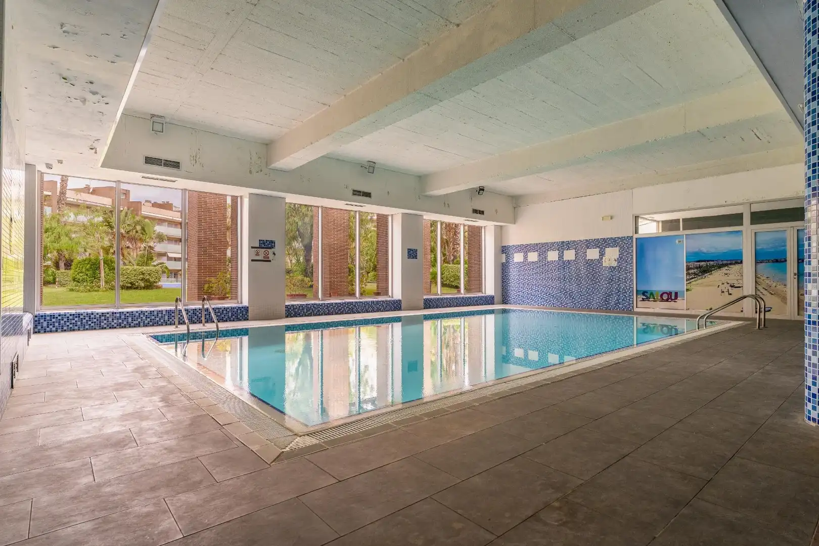 Piscina de Planta baixa en venda en Salou amb Aire condicionat, Calefacció i Jardí privat