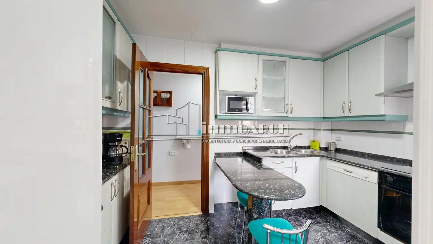 Cocina de Piso de alquiler en A Coruña Capital  con Amueblado