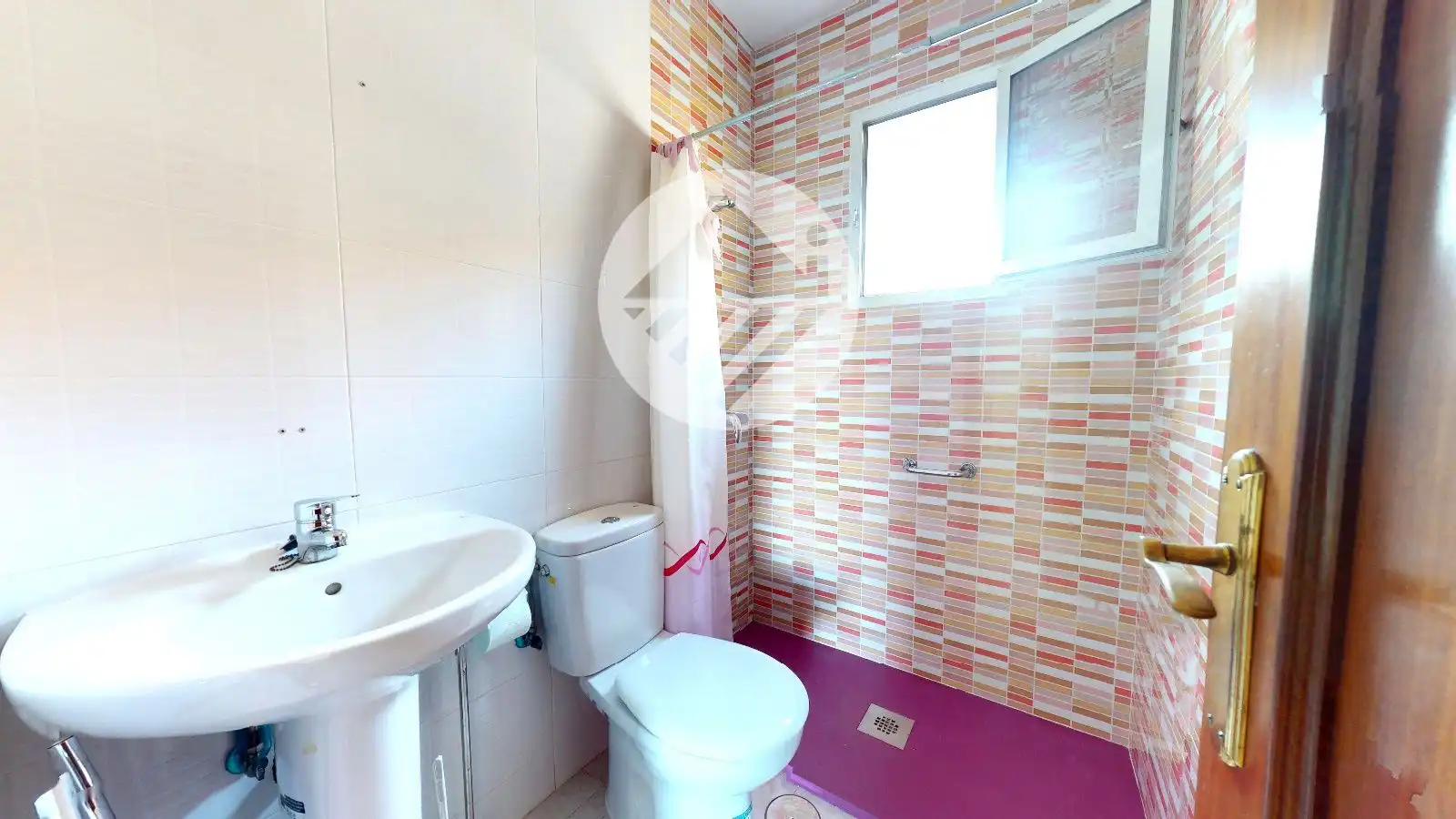 Bathroom of Flat for sale in Madrid  with Terrace, Oven and Balcony