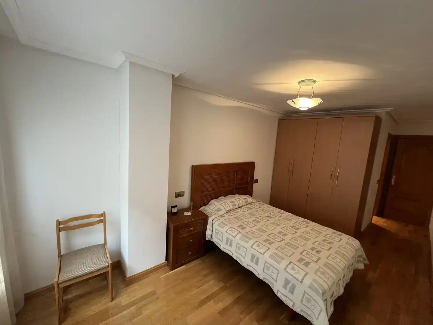 Habitación de Piso de alquiler en León Capital  con Parquet y Amueblado