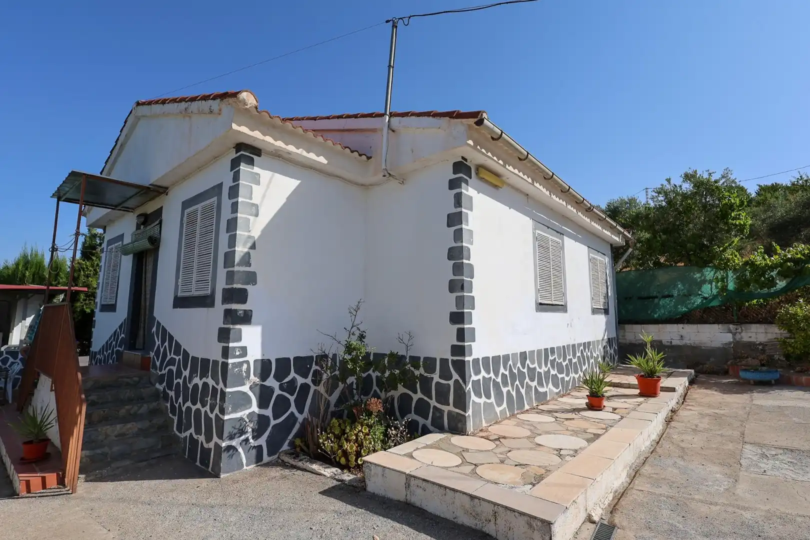 Vista exterior de Casa o xalet en venda en Cogollos de la Vega amb Piscina