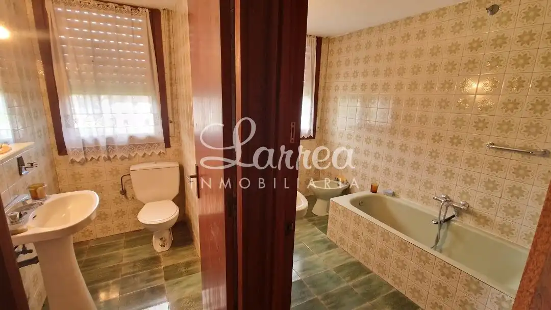 Bathroom of Flat for sale in Arantzazu  with Heating, Private garden and Storage room