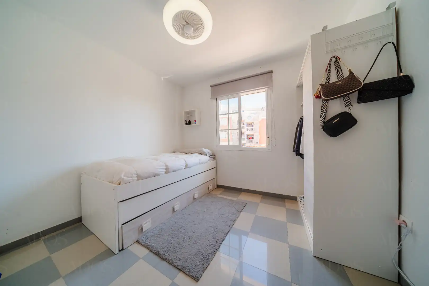 Habitación de Piso en venta en Roquetas de Mar con Aire acondicionado, Terraza y Amueblado
