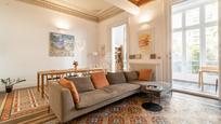 Sala de estar de Piso en venta en  Barcelona Capital con Aire acondicionado, Terraza y Balcón