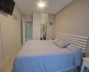 Dormitori de Apartament de lloguer en Alcanar amb Aire condicionat, Calefacció i Jardí privat