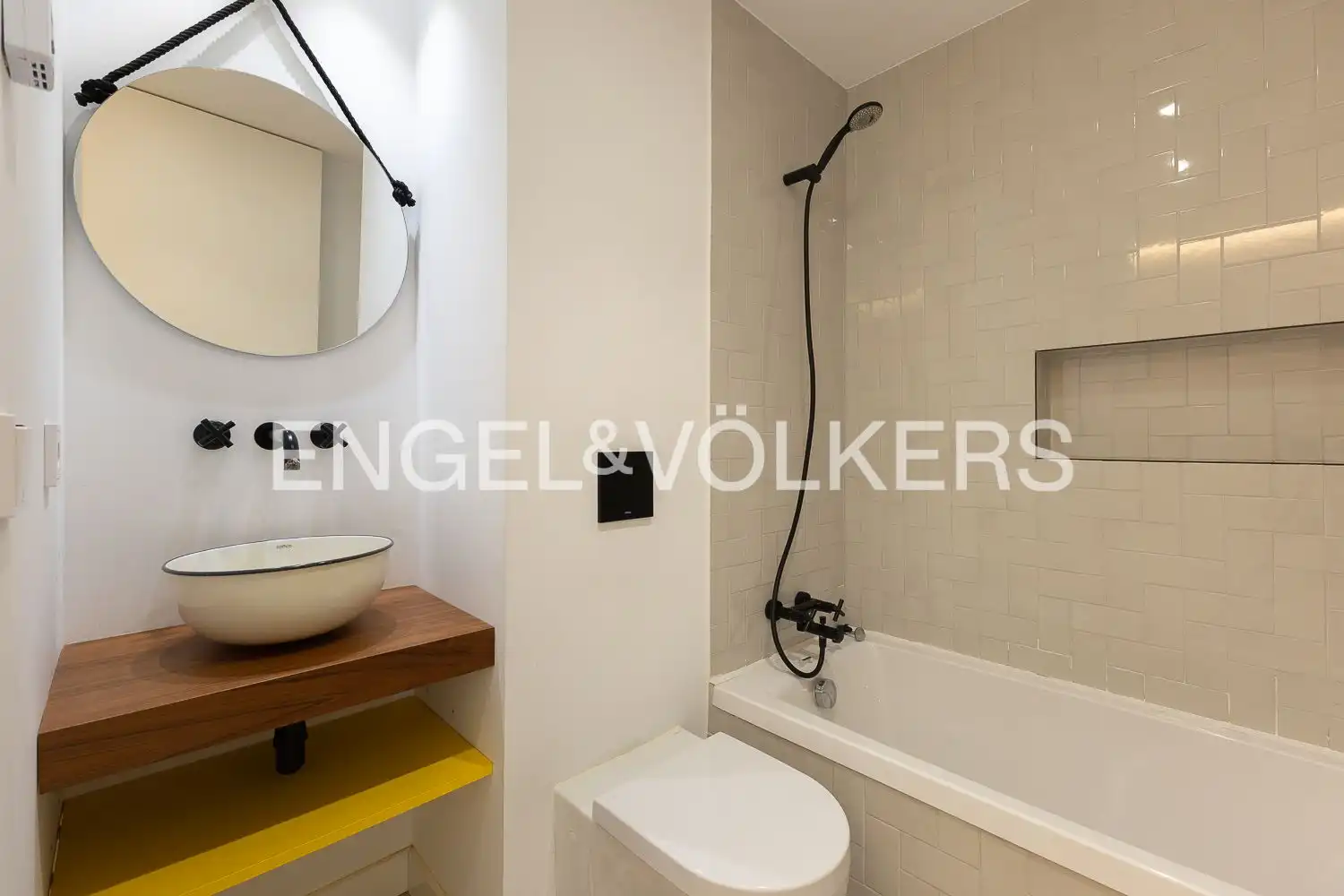Bathroom of Attic for rent in Valencia  with Air Conditioner, Heating and Terrace