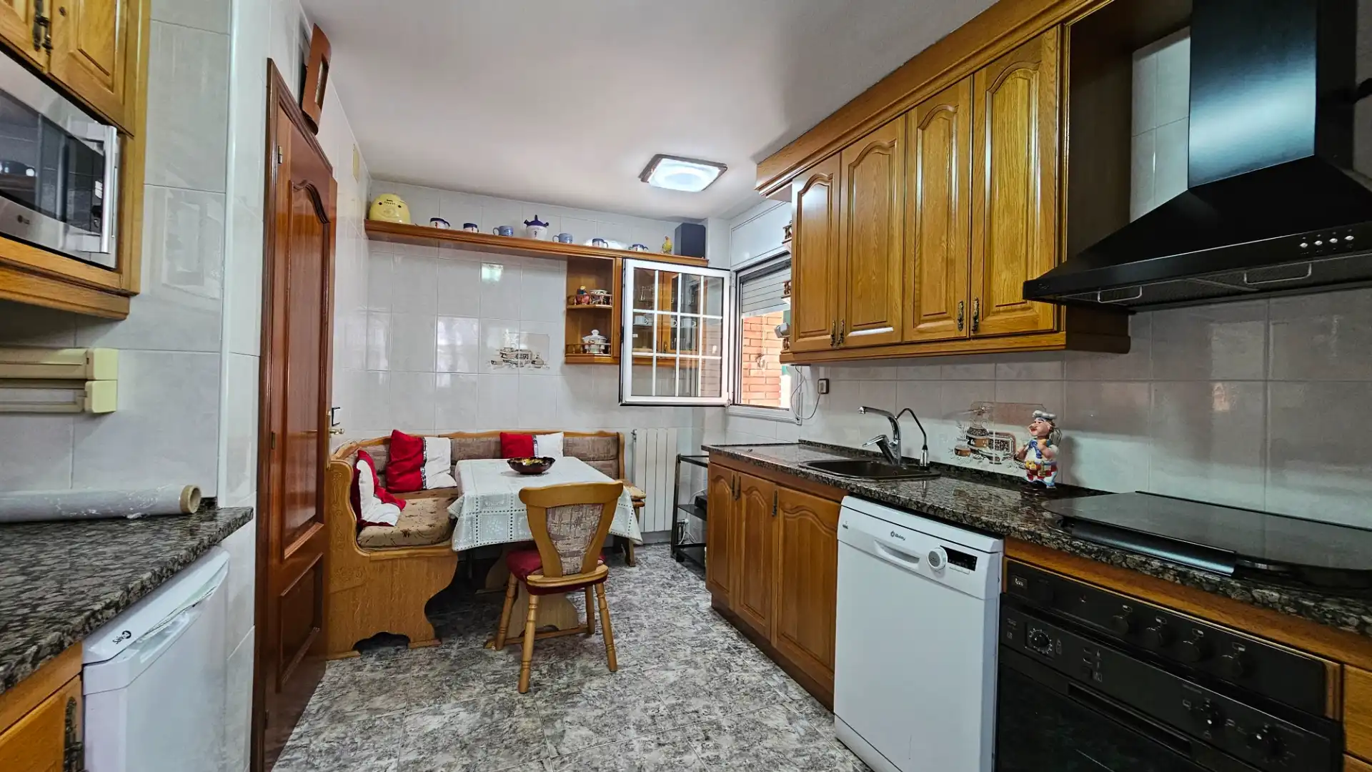Cuina de Casa adosada en venda en Sabadell amb Aire condicionat, Calefacció i Terrassa