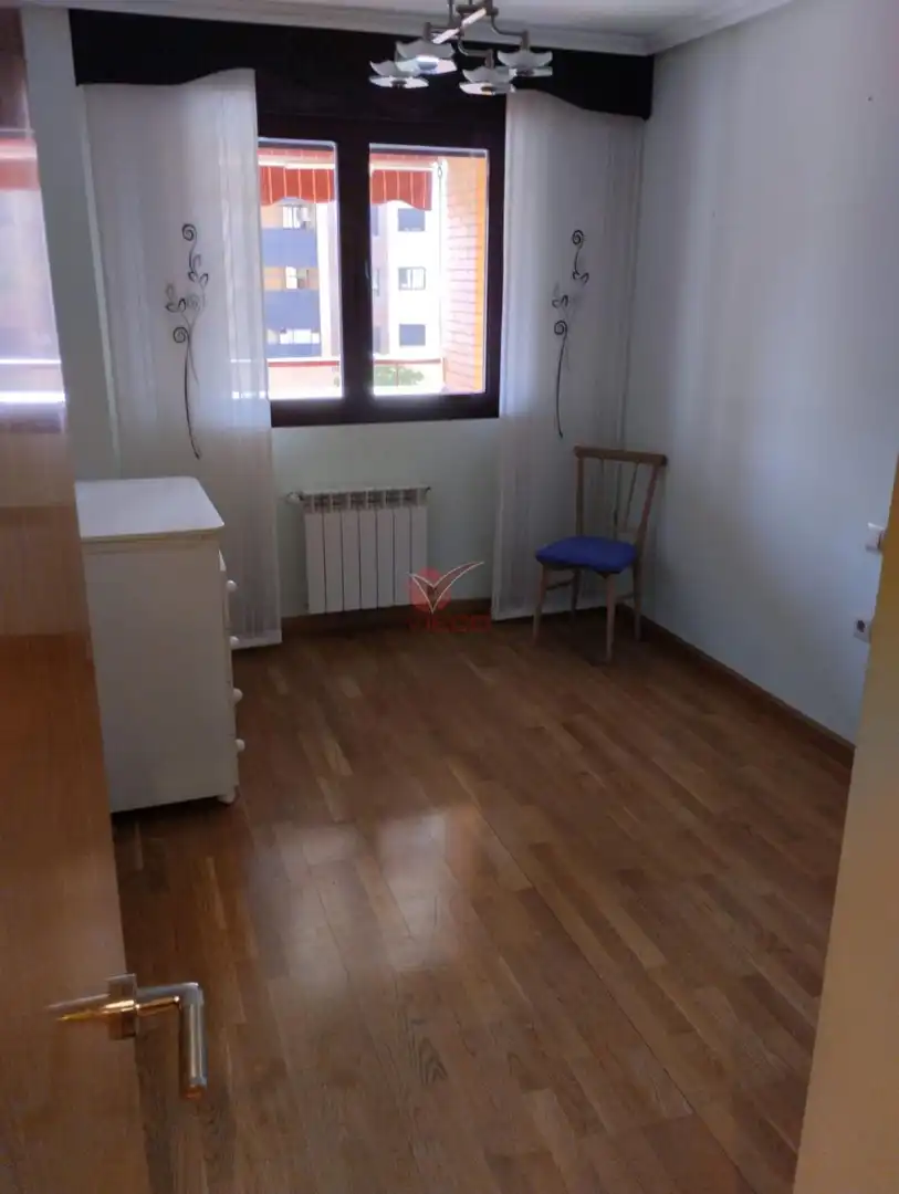 Habitación de Piso en venta en Cuenca con Calefacción, Terraza y Trastero