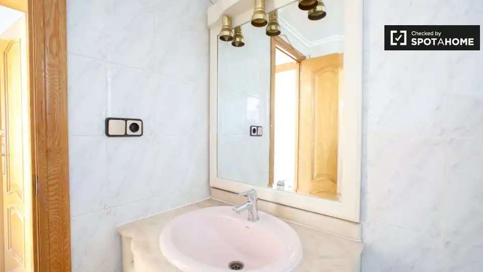 Room in Albors