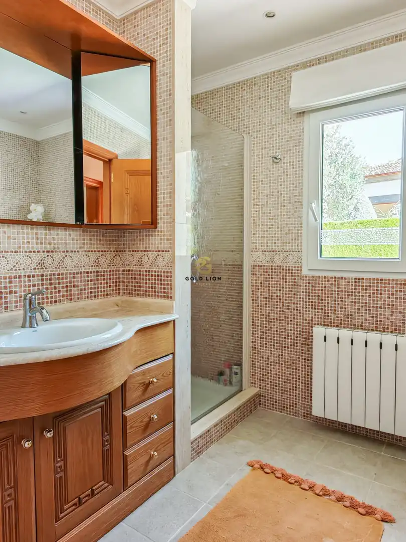 Bathroom of Houses for sale in Dénia  with Air Conditioner, Heating and Private garden